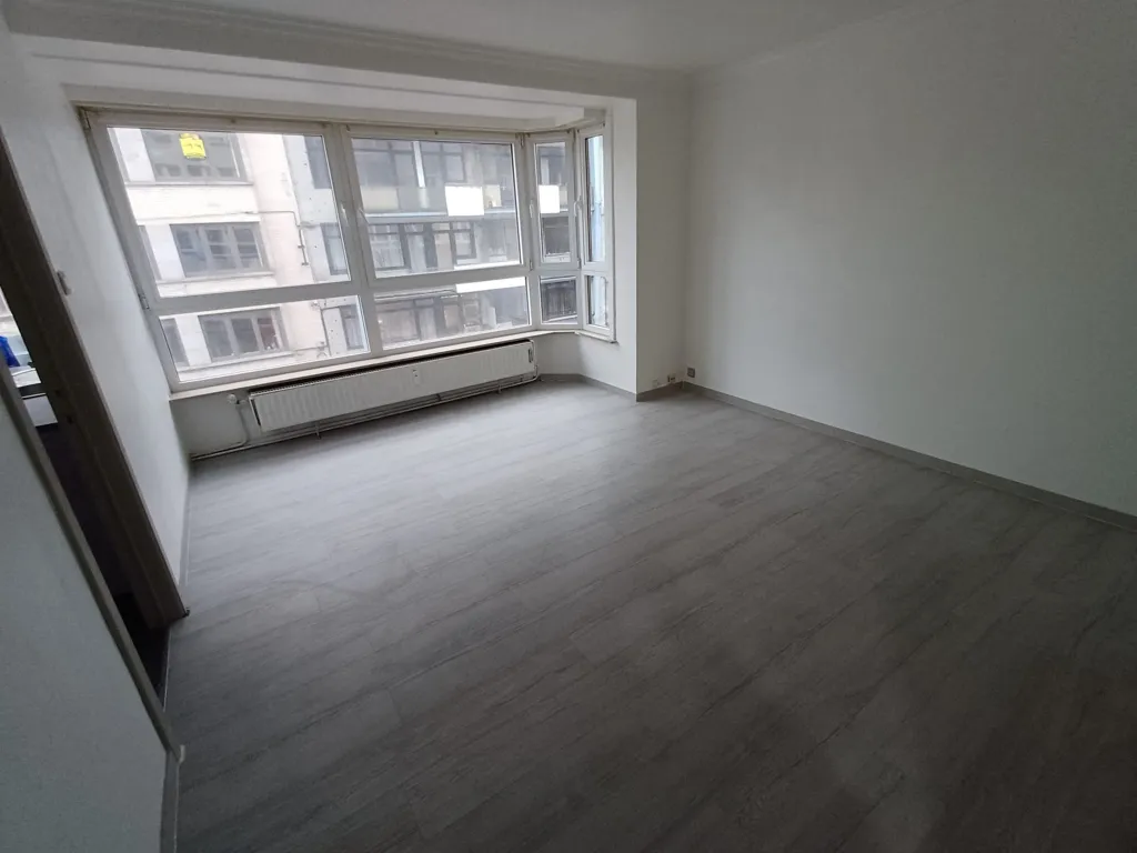 Rooms - Spacious 2-Bedroom Apartment in Charleroi Centre