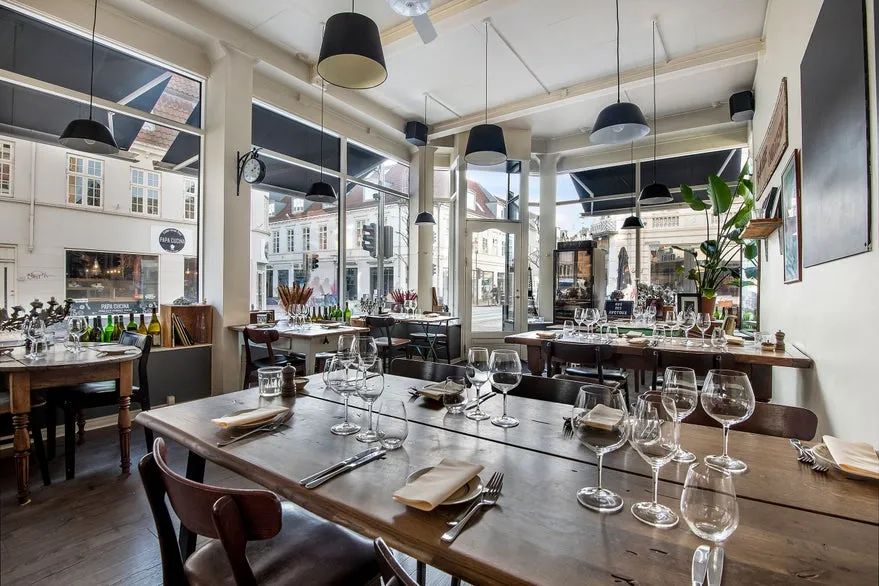 Salle à manger - Restaurant with Historic Significance in Odense C