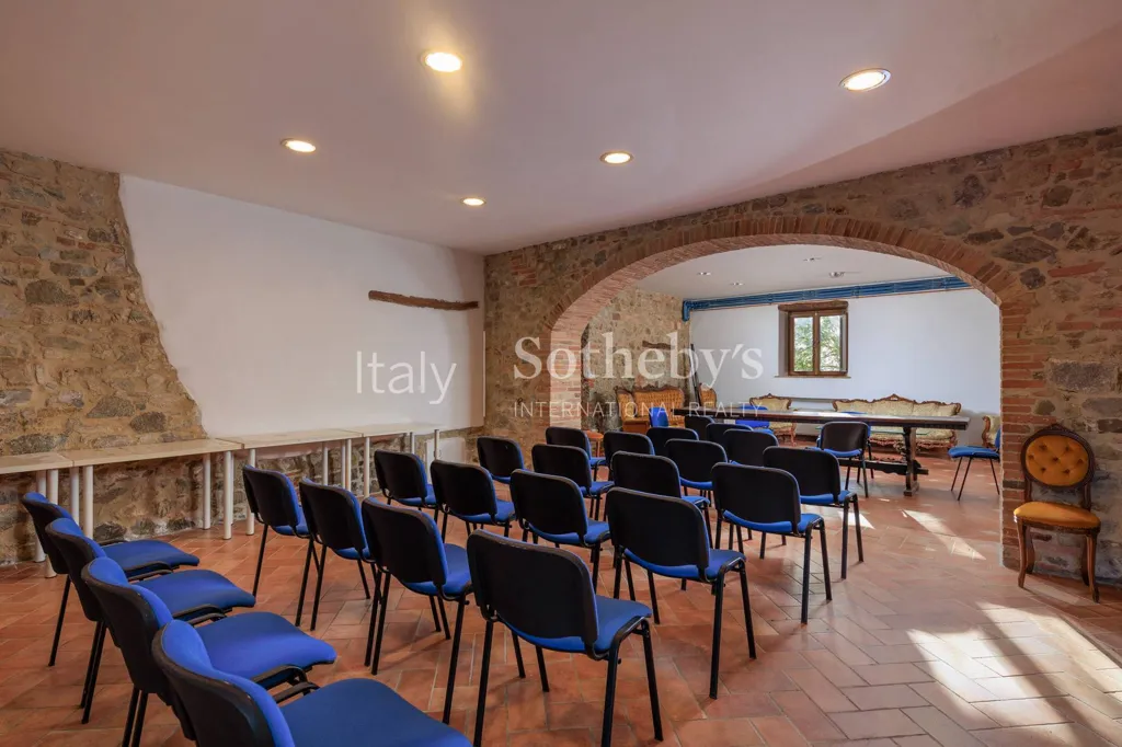 Salle à manger - Historic Estate with Vineyards in Chianti
