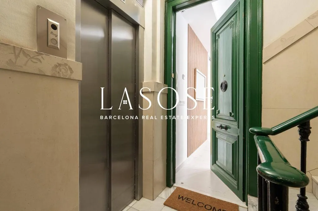 Esik - Luxury Apartment with Balcony in Eixample