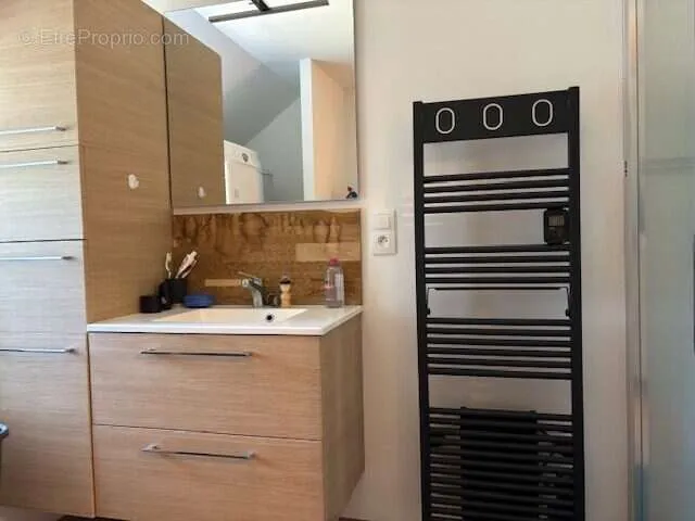 Salles de bain - Maison Rénovée avec Jardin au Calme à Cande