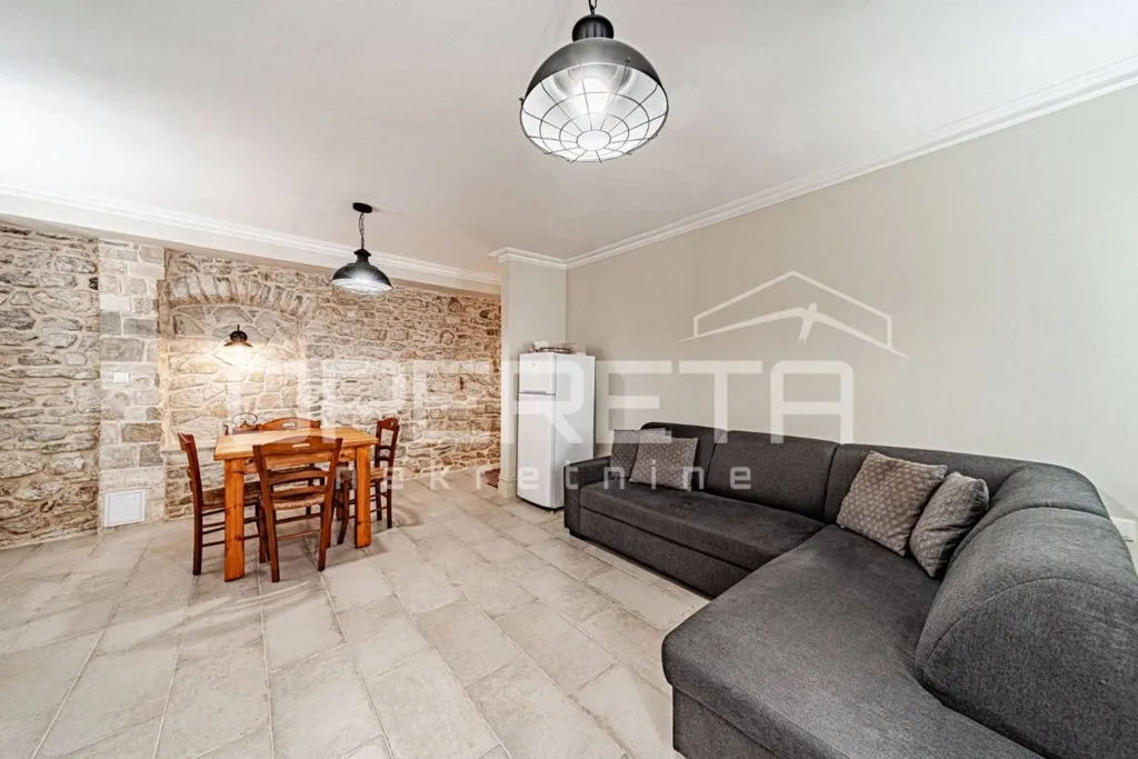 Elutuba - Traditional Stone House with Garden in Blato