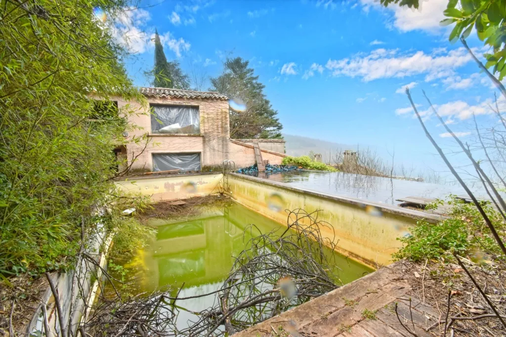 Bassein - Hotelier Property with Panoramic View in Arphy