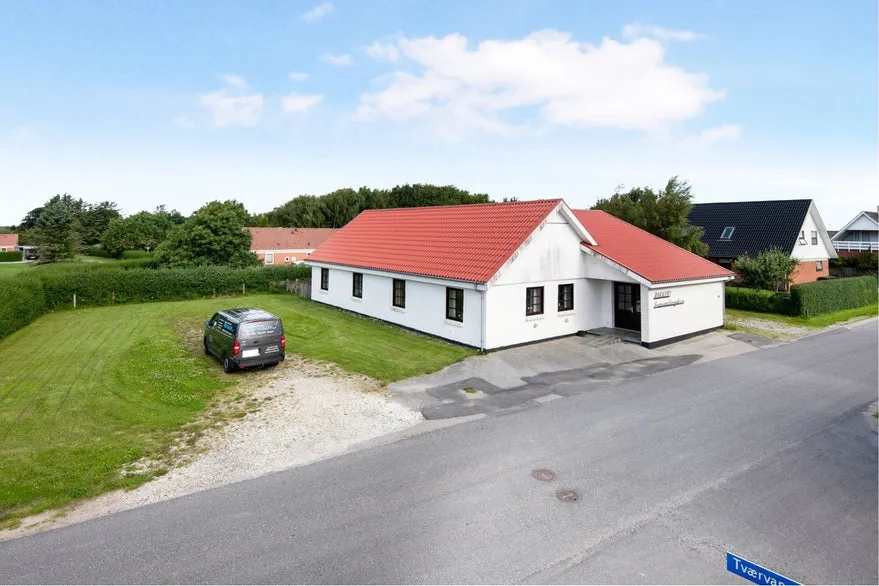 Õhuvaade - Community Hall with Terrace in Historic Area