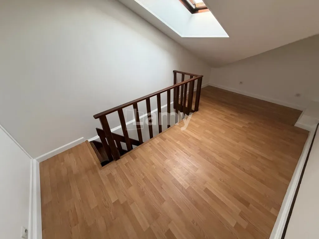 Zimmer - Loft-Style Apartment with Mezzanine in Central Location