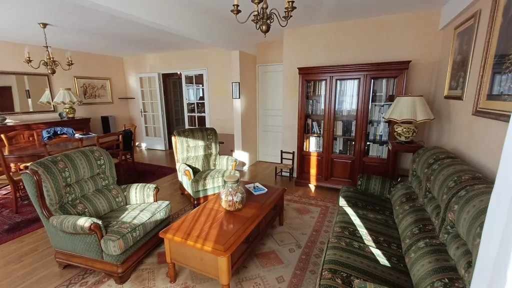 Séjour - Appartement Traversant avec Garage et Balcon à Clermont-Ferrand