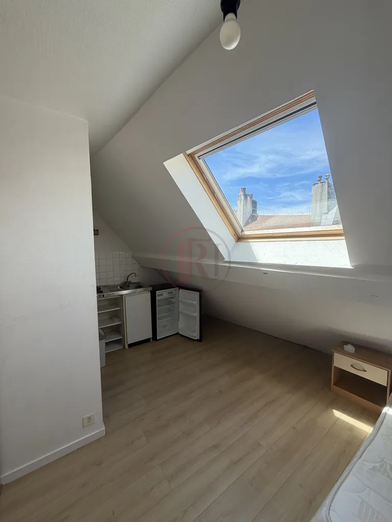 Toad - Student Studio with Private Storage in City Centre
