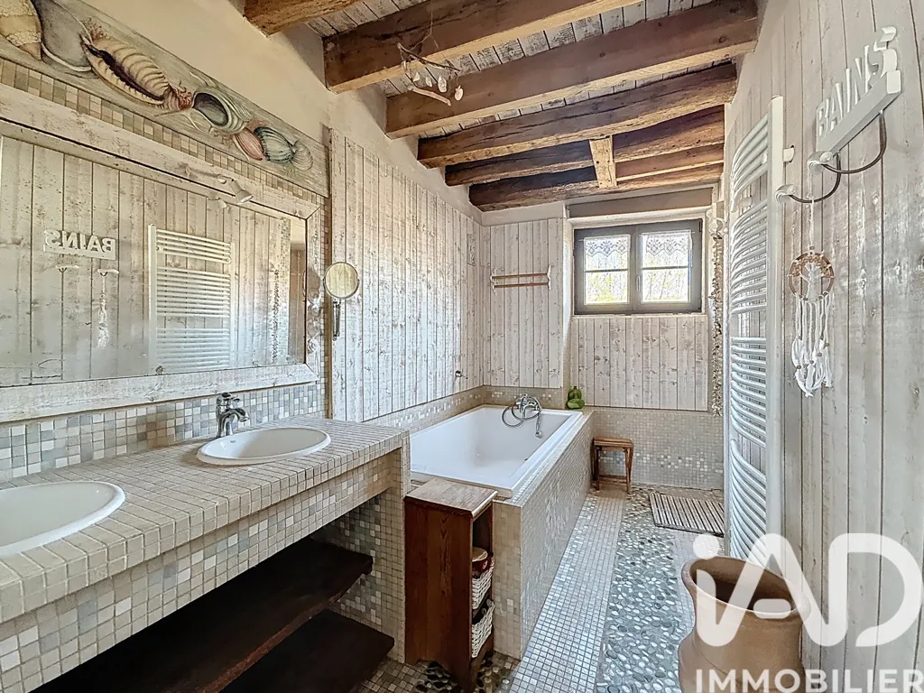 Salles de bain - Villa de Luxe avec Cour Pavée à Wissous