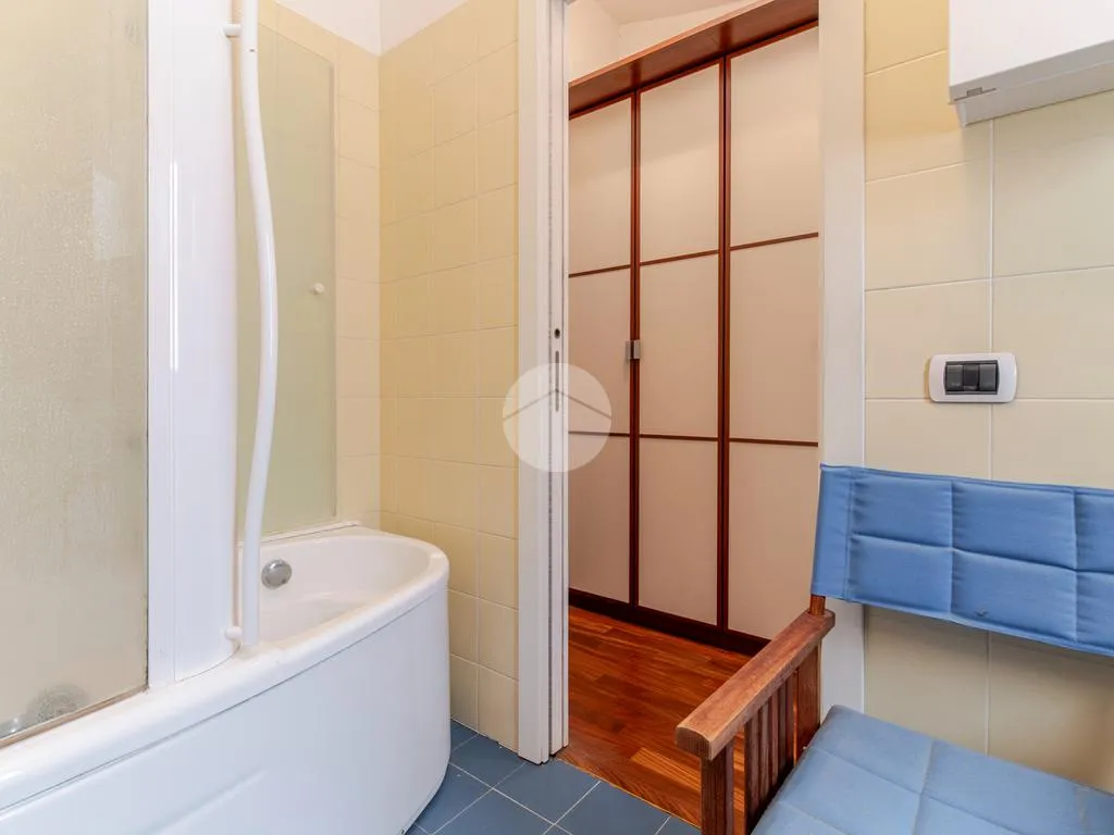 Salles de bain - Modern 2-Bedroom Flat with Balcony in Milan