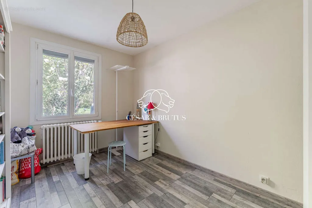 Bureau - Maison avec Piscine et Jardin à Saint-Priest