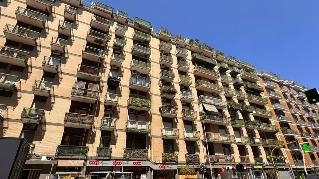 Välivaade - Triplex with Balconies in Central Bari