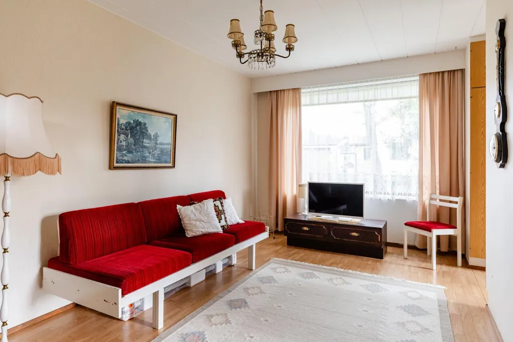 Elutuba - Developable Plot with House in Linnainmaa