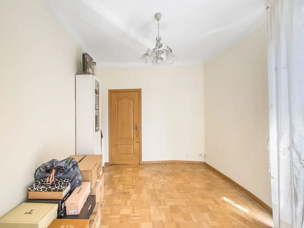 Pièces - 3-Bedroom Flat with A/C in Chamartín