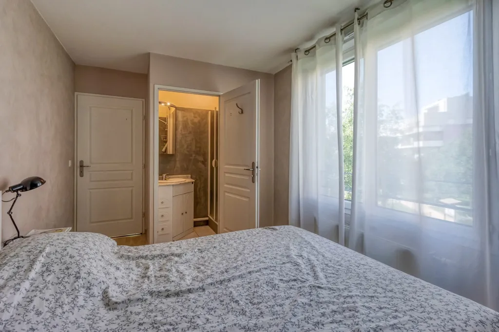 Chambres - Appartement T5 avec Terrasse à Grenoble
