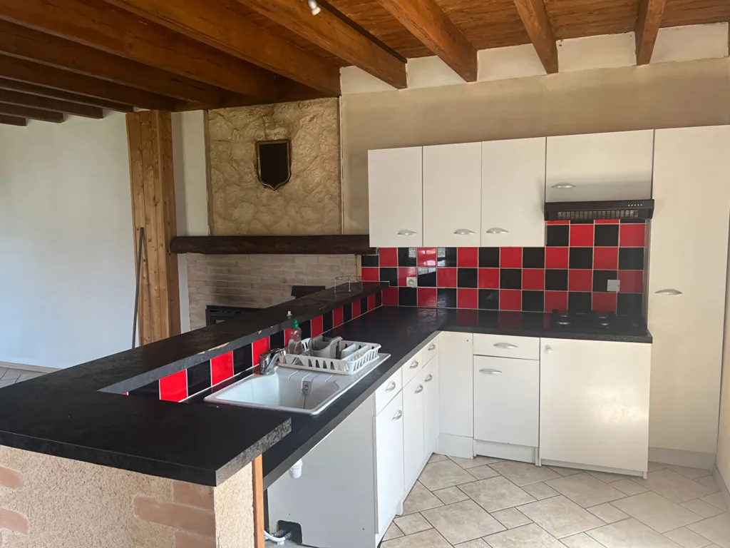 Cuisine - Maison de Village avec Cachet Ancien à BERRIE