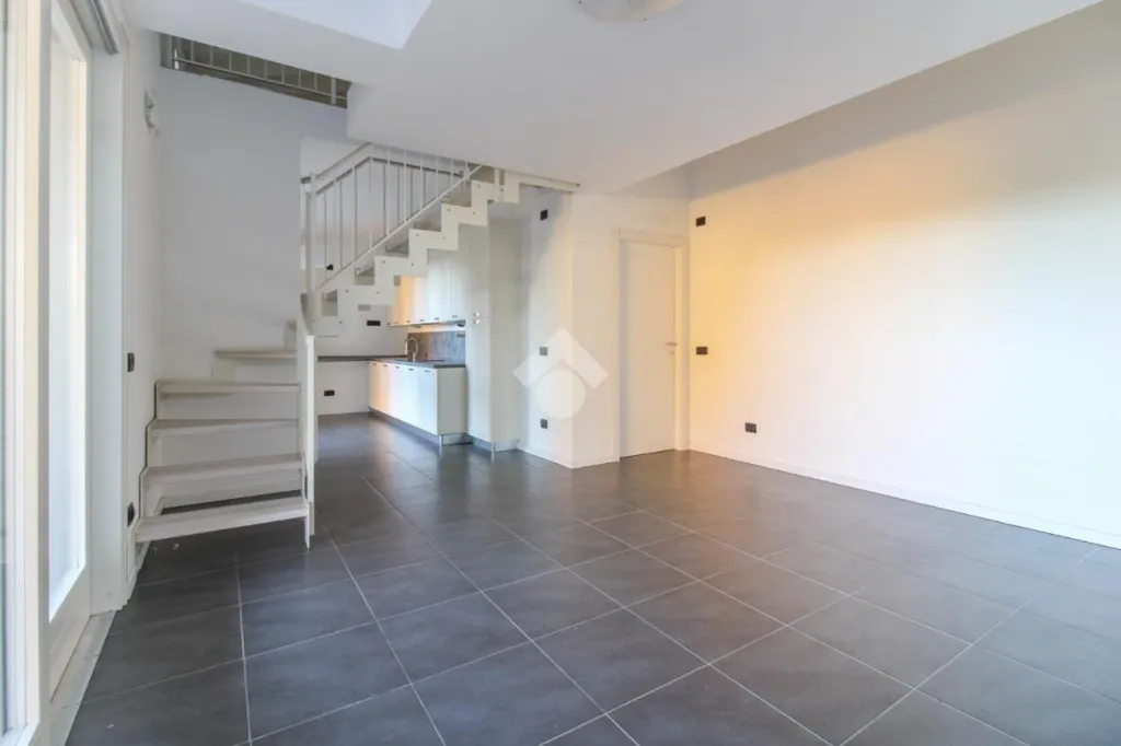 Elutuba - Trilocale with Private Balcony in Roè Volciano