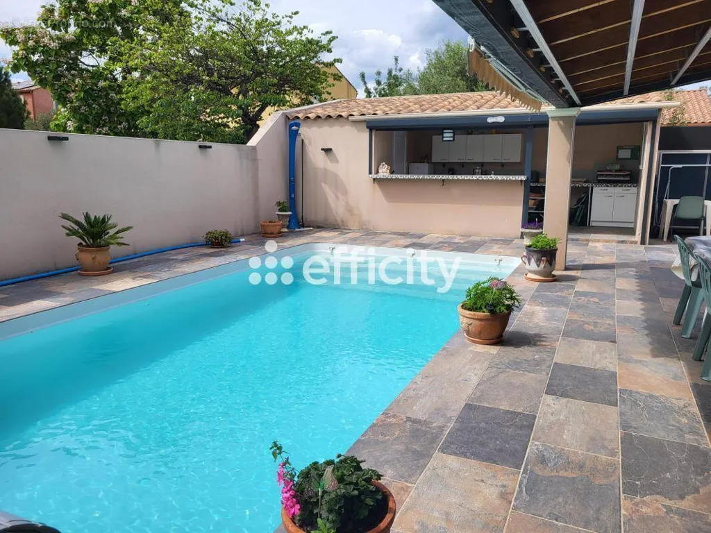 Piscine - Maison Moderne avec Piscine à Aspiran