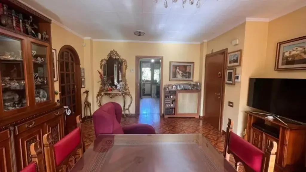 Dining Room - Apartment with Balcony in Rome 70