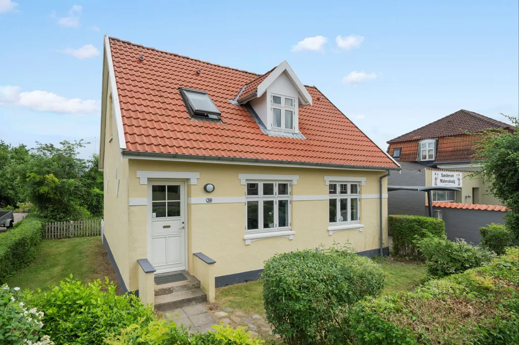 Välivaade - Mestervilla with Historical Charm in Næsby