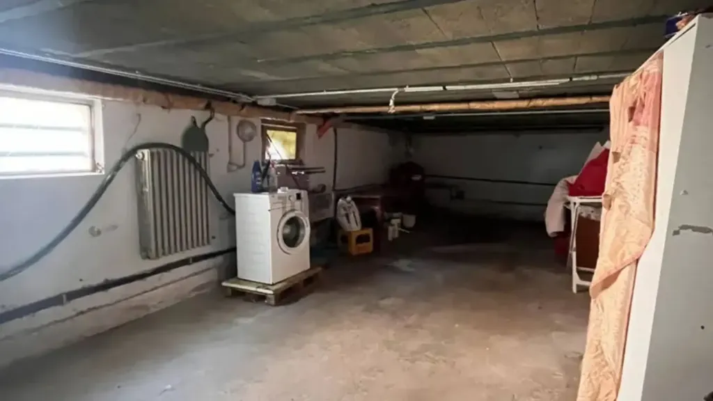 Garage - Bifamily Villa with Garden in Suzzara