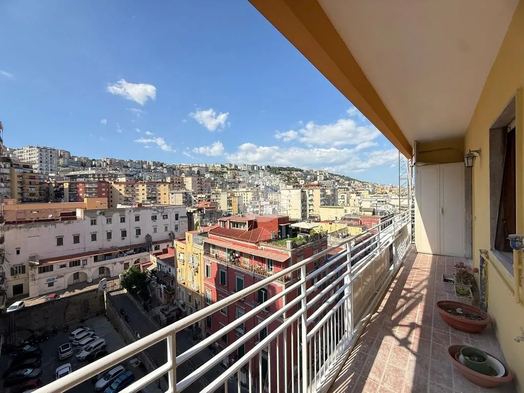 Balcone - Bright Apartment with Panoramic Terrace in Naples