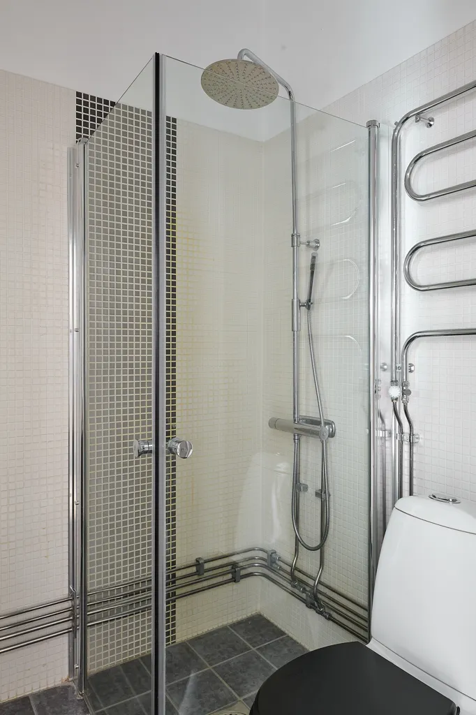Salles de bain - Charming 2.5-Bedroom Flat with Garden View in Hornstull