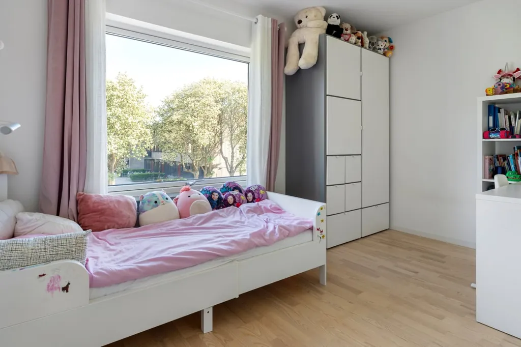 Chambres - Modern 4-Bed Flat with Glass Balcony in Lund