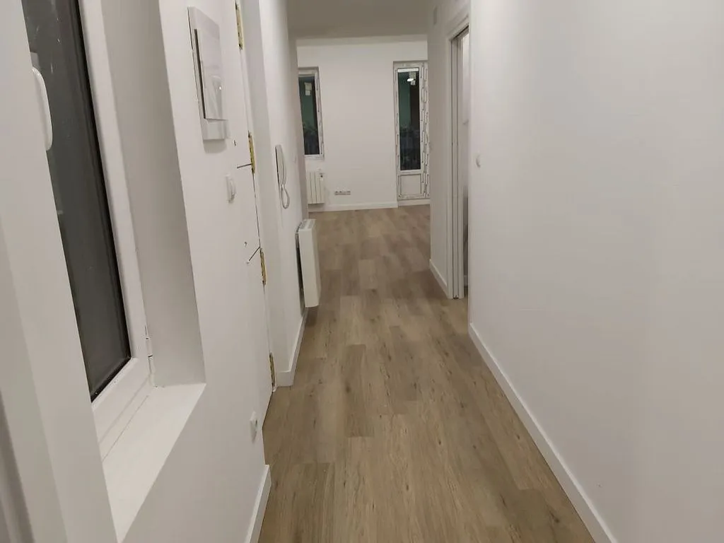 Entrée - Reformed Flat with Balcony in Bilbao's Old Town