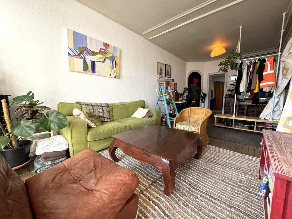 Living Room - 2-Bedroom Apartment with Balcony in Nancy