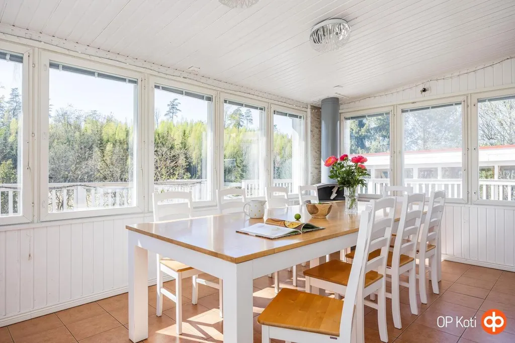 Söögituba - Spacious Detached House with Garden in Siuntio