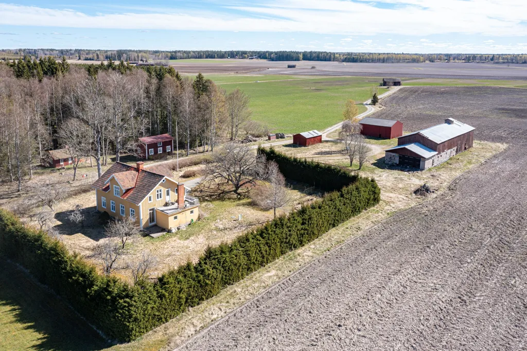 Vue aérienne - Charming Farmhouse with Workshop in Salbohed