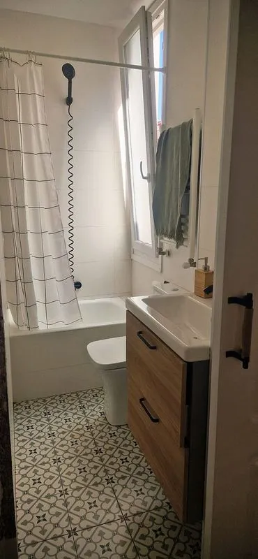 Salles de bain - Modern Flat with Terrace in Abando, Bilbao