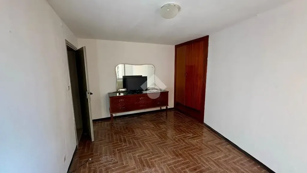 Esik - Semi-detached House with Balcony in Bossico