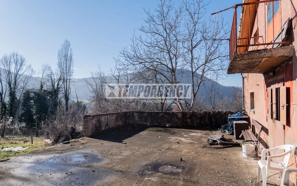 Terrass - Multi-Level Warehouse with Land in Riccò