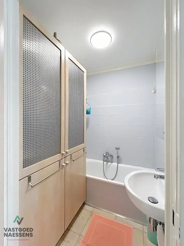 Bathrooms - Studio with Terrace in Oostende
