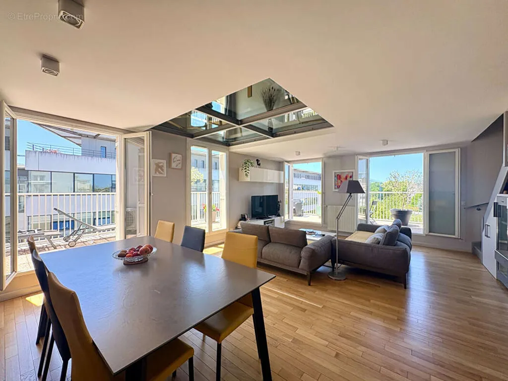 Dining Room - Duplex with Terraces in Bordeaux Bastide