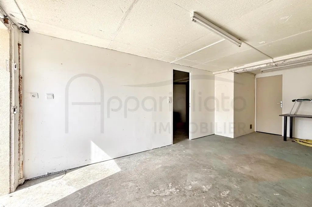 Garage - Individual House with Garage in Blagnac