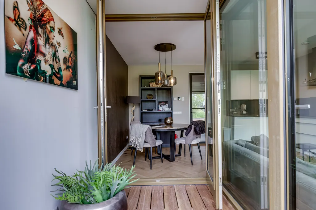 Esik - Modern Flat with Patio in Leeuwesteyn