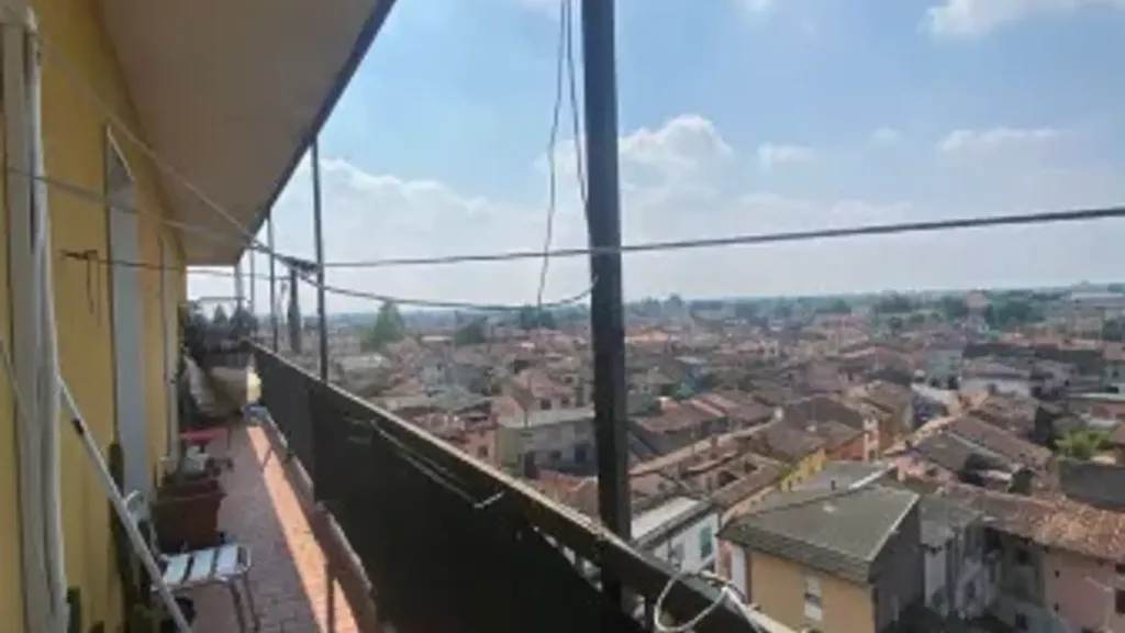 Rõdu - Bright 3-Bedroom Flat with Balcony in Manerbio