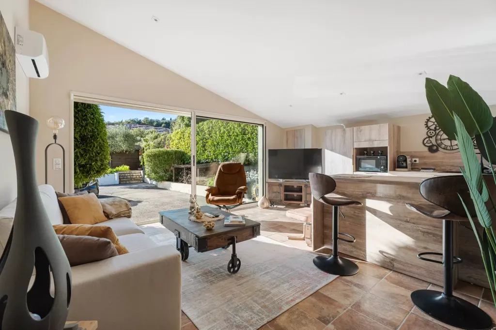 Living Room - Villa with Sea View in Grasse