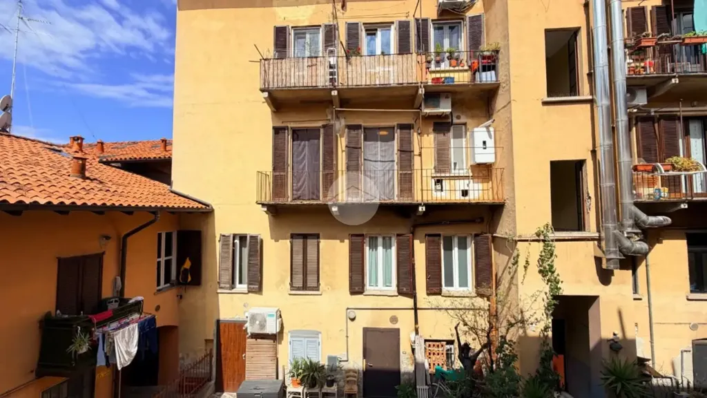 Rõdu - Bright 2-Bedroom Flat with Balcony in Milan
