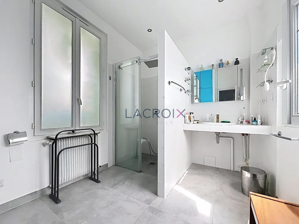 Bathrooms - Charming House with South-Facing Terrace in Gentilly