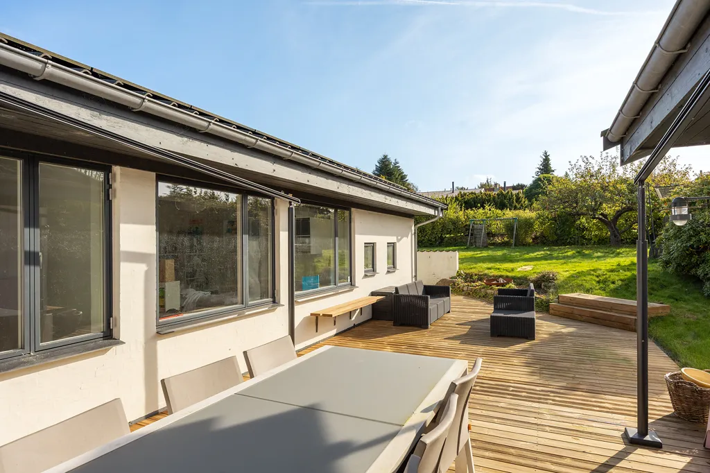 Terrazza - Modernised Villa with Sjælsø View in Ravnsnæs