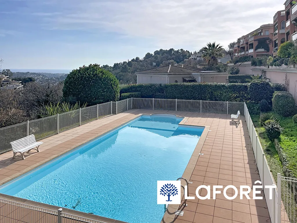 Piscine - Appartement avec Vue Panoramique Mer à Vence