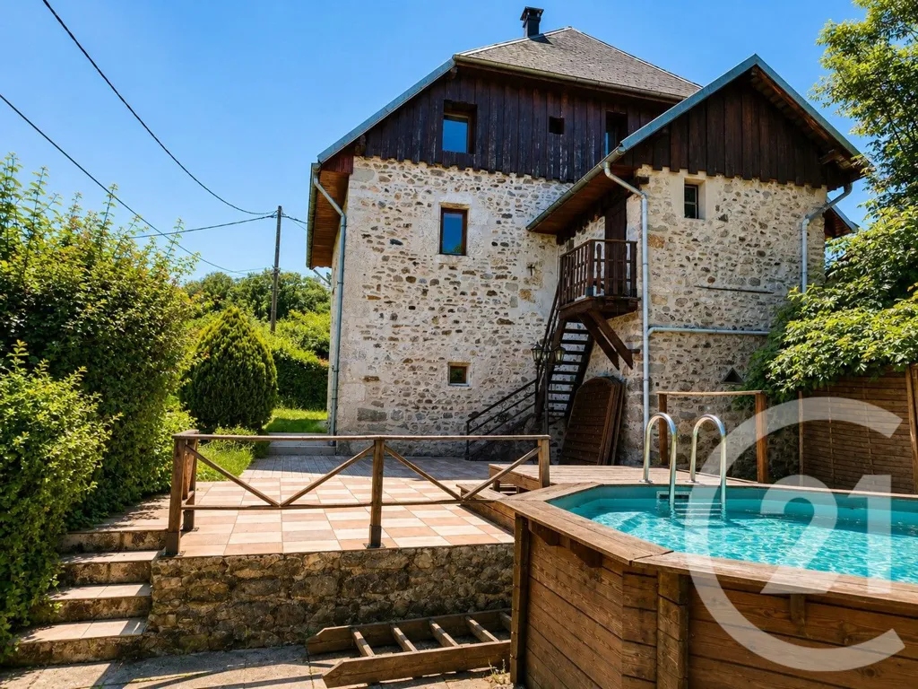 Bassein - Historic Manor with Pool in Grésy-sur-Aix
