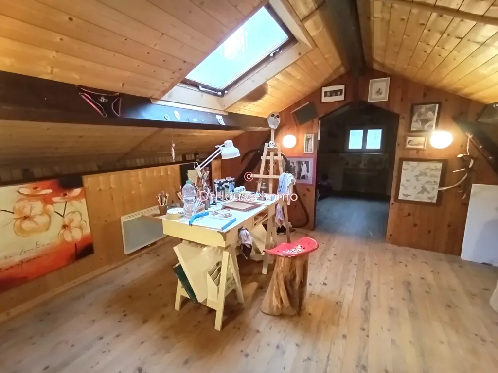 Pièces - Maison Indépendante avec Grand Terrain à Proximité