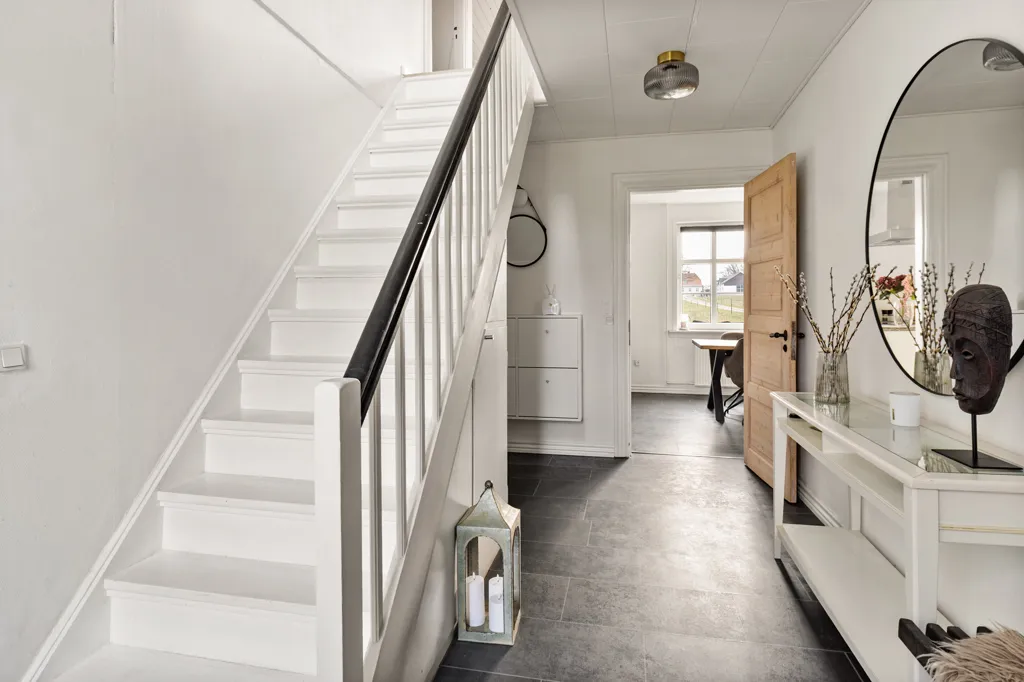 hallway_entrance