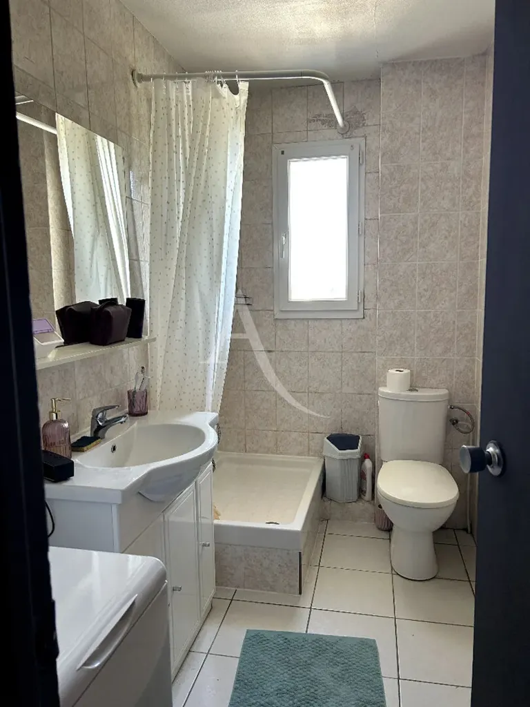 Salles de bain - Studio avec Balcon et Vue Dégagée à Les Cévennes
