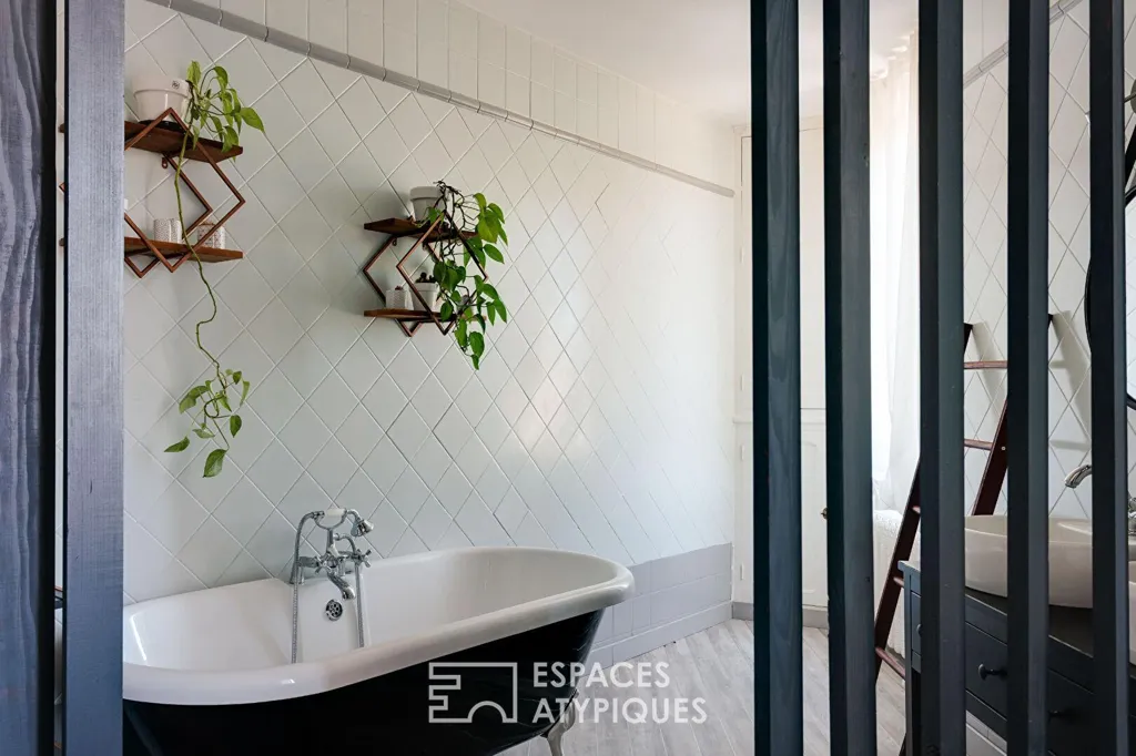 Salles de bain - Maison Bourgeoise Rénovée avec Piscine à Gray