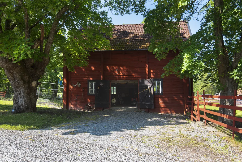 Välivaade - Equestrian Estate with Stables in Kolbäck